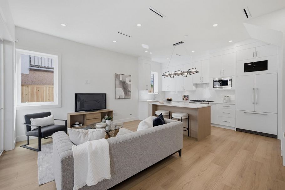 3016 E 19th Avenue Vancouver, BC - 4
