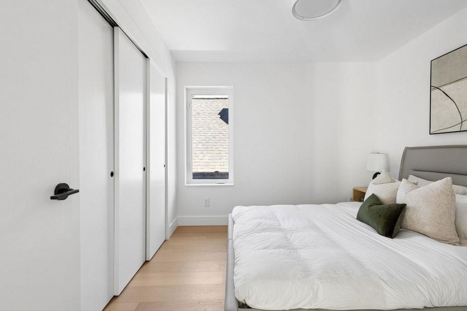 1 2124 E 8 Avenue Vancouver, BC - 22