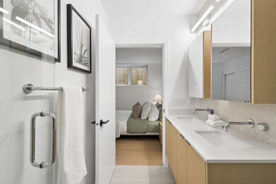 2 2124 E 8 Avenue Vancouver, BC - 24