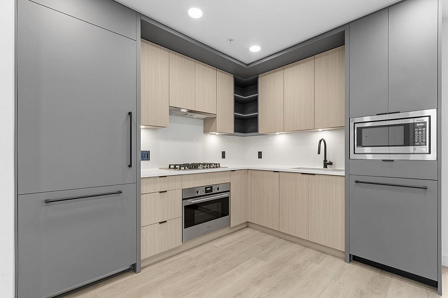 507 2268 E Broadway Vancouver, BC - 1