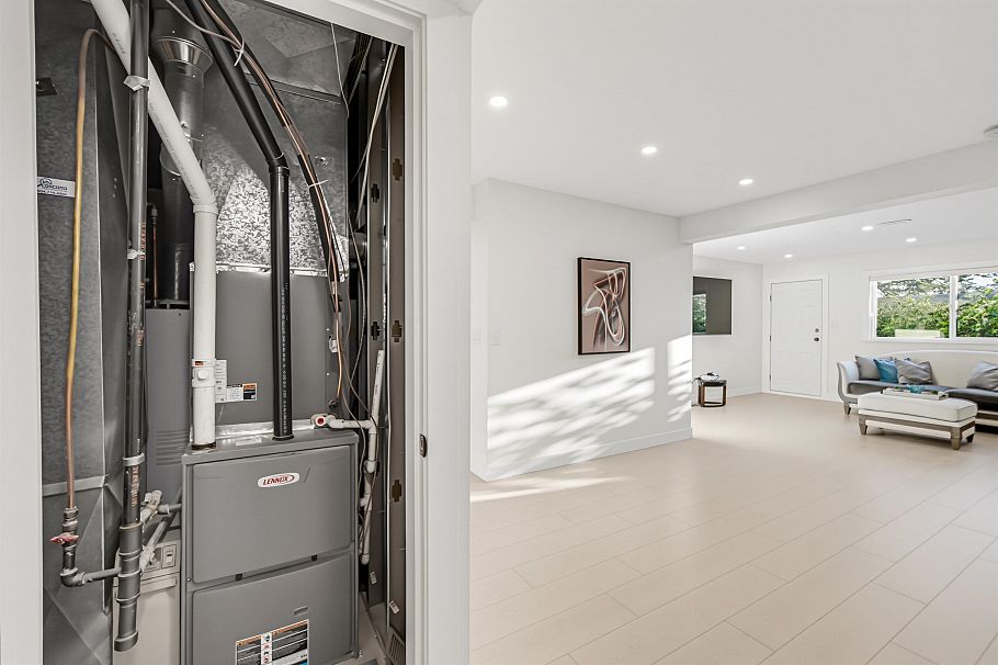 212 W Balmoral Road North Vancouver, BC - 23
