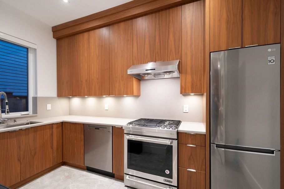136 E 61st Avenue Vancouver, BC - 6