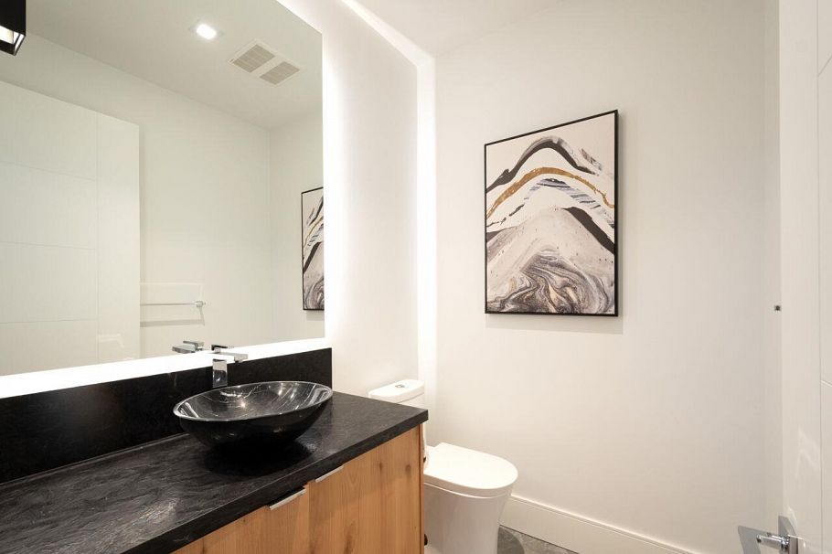 136 E 61st Avenue Vancouver, BC - 30
