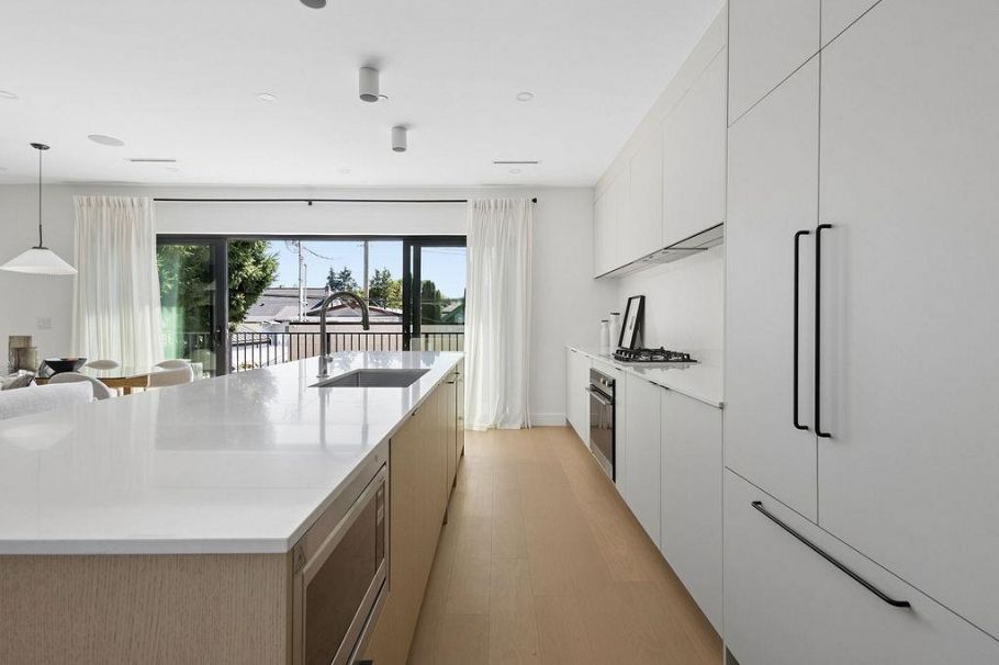 3 2124 E 8 Avenue Vancouver, BC - 9