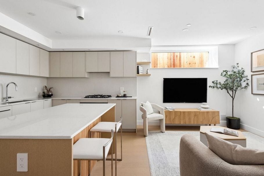 2 2124 E 8 Avenue Vancouver, BC - 3