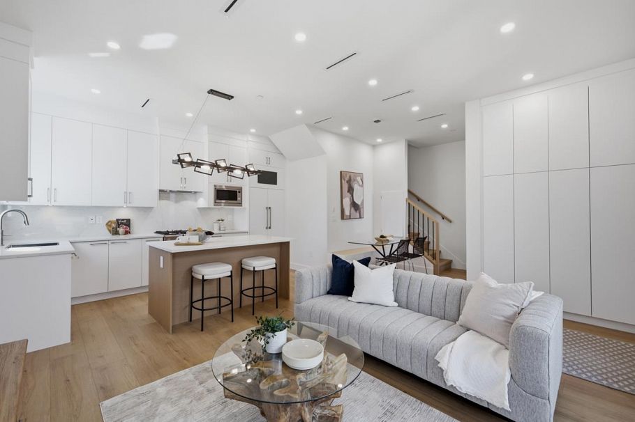 3016 E 19th Avenue Vancouver, BC - 5