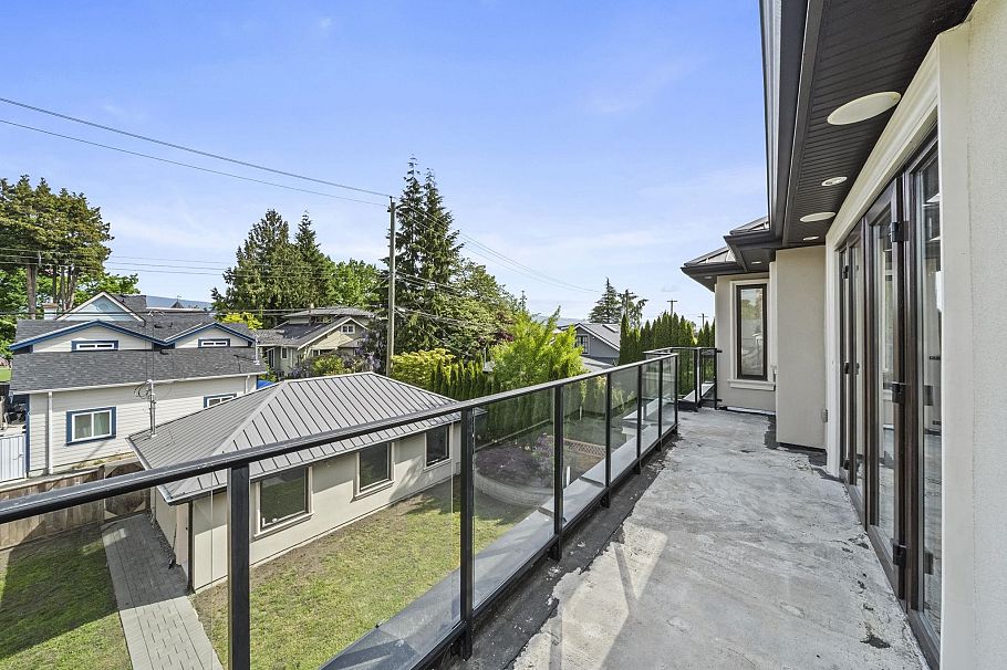 4347 W 9th Avenue Vancouver, BC - 23