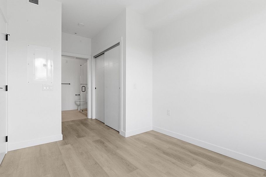 302 2268 E Broadway Vancouver, BC - 9