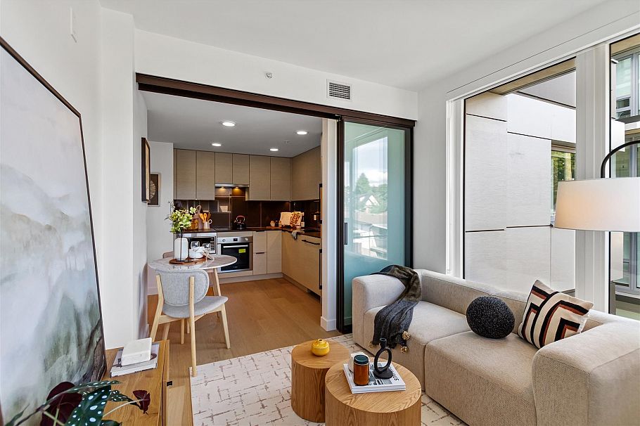 307 8120 Oak Street Vancouver, BC - 2