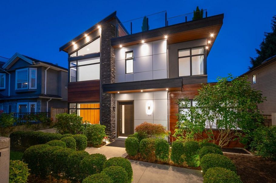 136 E 61st Avenue Vancouver, BC - 2