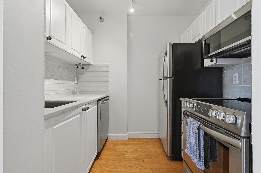403 233 Abbott Street Vancouver, BC - 11