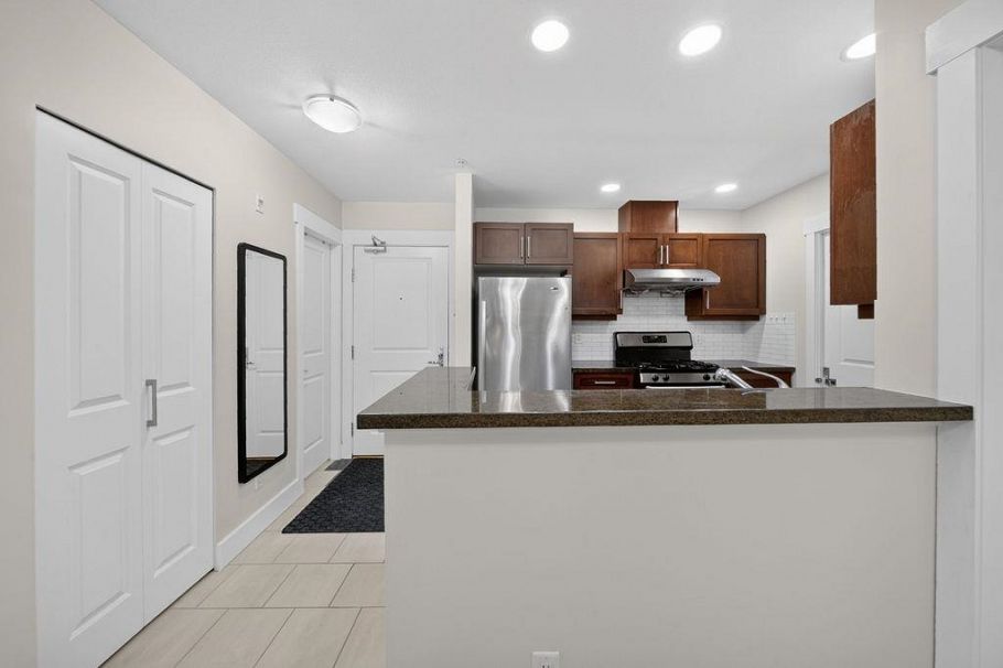 407 6328 Larkin Drive Vancouver, BC - 9