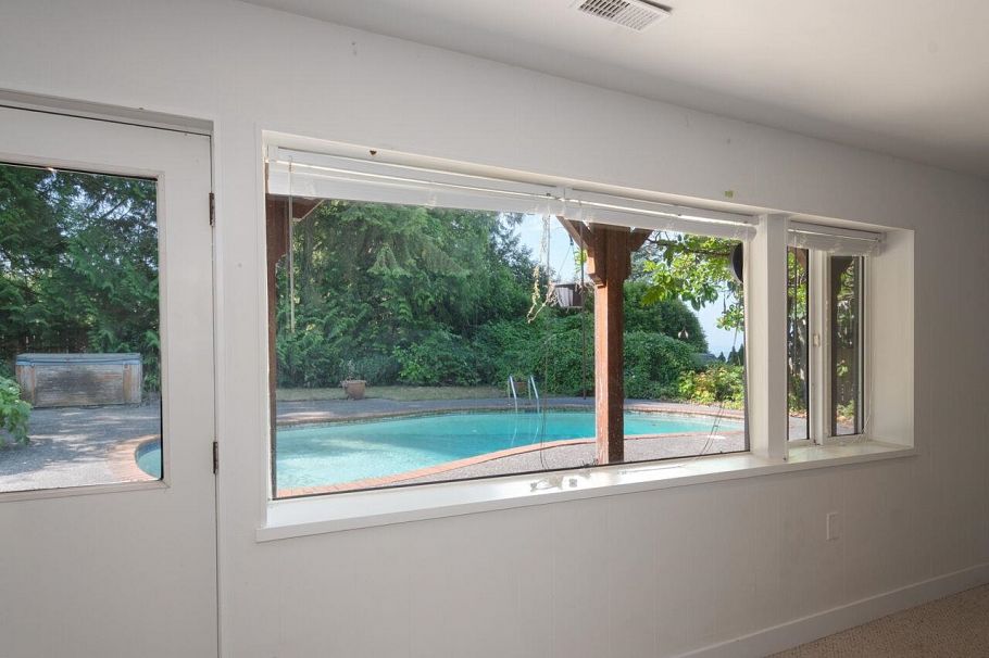 545 E Kings Road North Vancouver, BC - 18