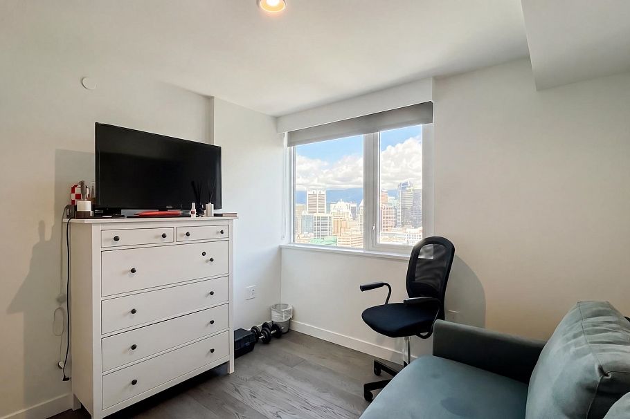 3202 1111 Richards Street Vancouver, BC - 4