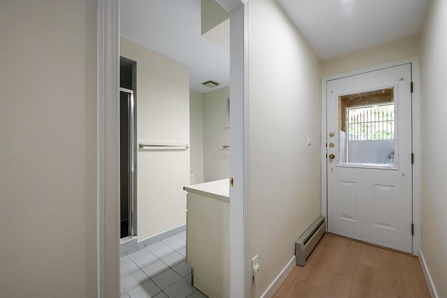 2855 W 37th Avenue Vancouver, BC - 25