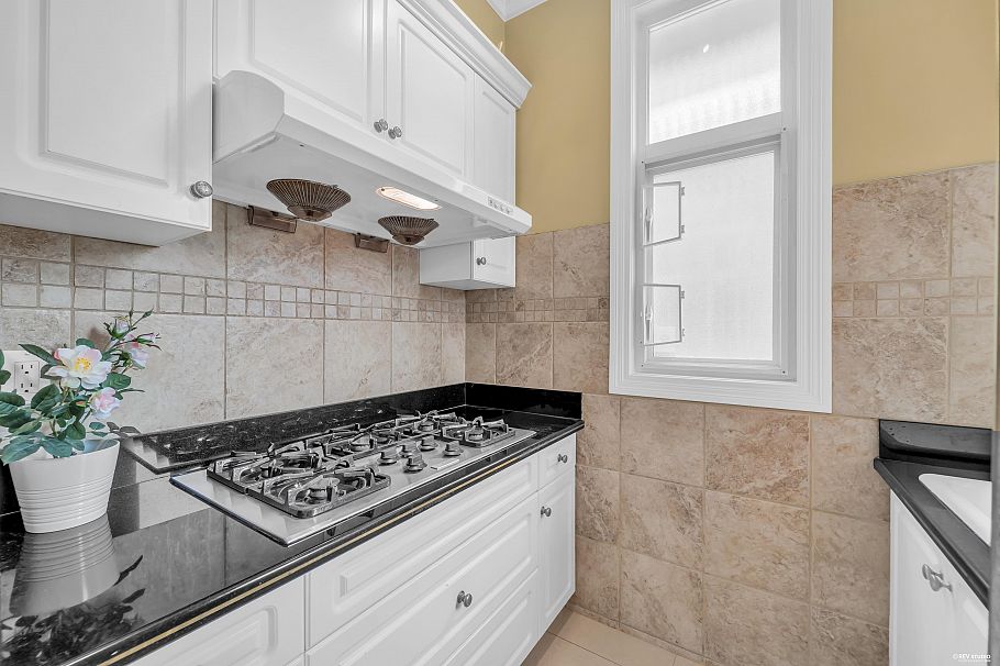 2498 W 22nd Avenue Vancouver, BC - 17