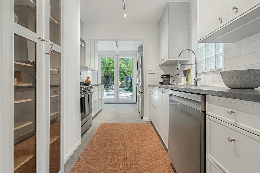 2053 Charles Street Vancouver, BC - 9