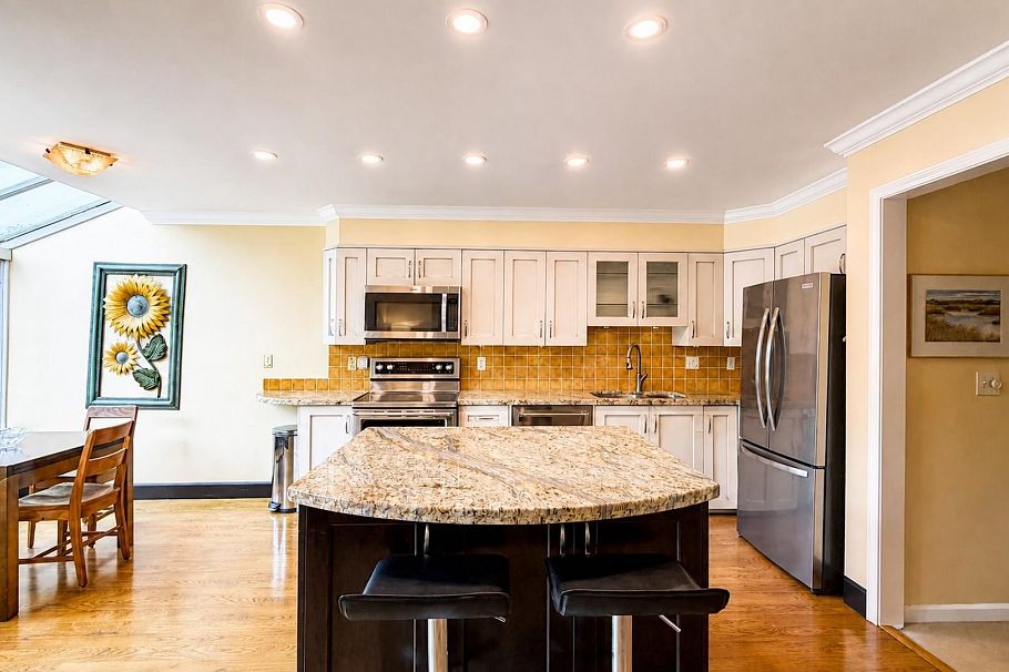 2387 Quayside Court Vancouver, BC - 8