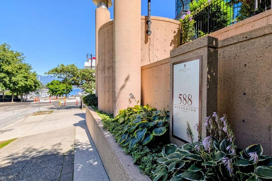 202 588 Broughton Street Vancouver, BC - 5