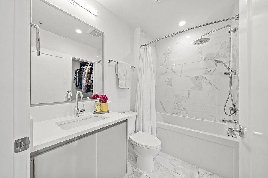 408 2408 Grant Street Vancouver, BC - 20