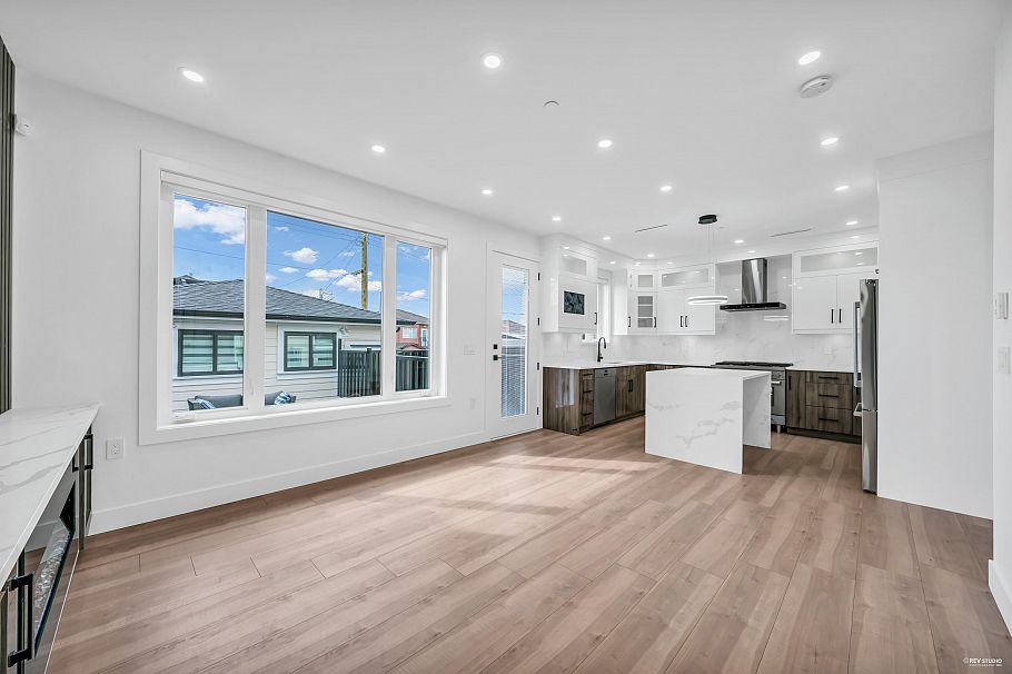 2 3344 Adanac Street Vancouver, BC - 2