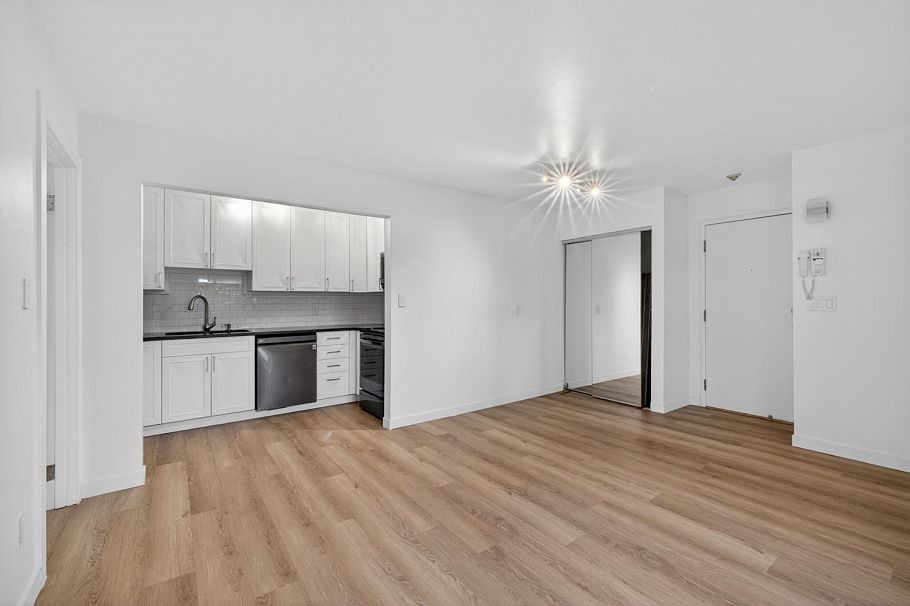 101 8645 Osler Street Vancouver, BC - 4