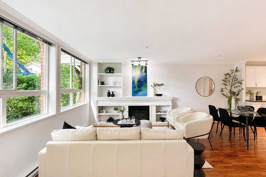 3681 W 12th Avenue Vancouver, BC - 4