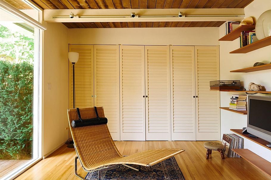 1715 W 68th Avenue Vancouver, BC - 17