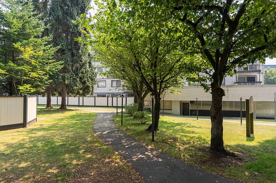 316 780 Premier Street North Vancouver, BC - 23