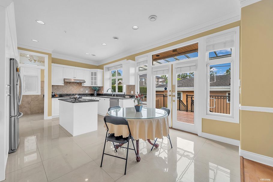 2498 W 22nd Avenue Vancouver, BC - 9