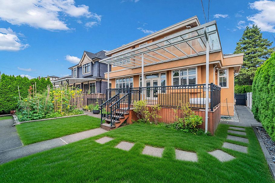 2498 W 22nd Avenue Vancouver, BC - 36
