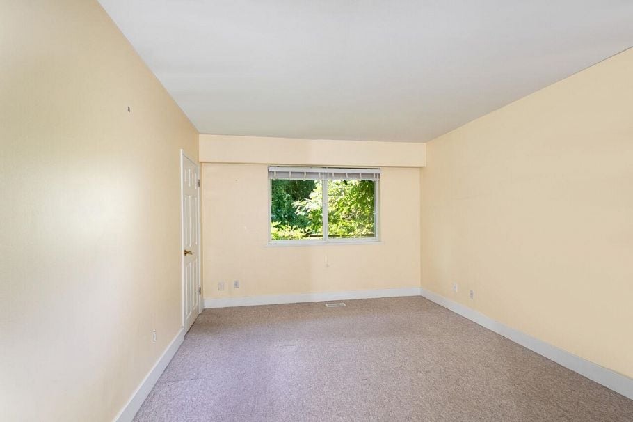545 E Kings Road North Vancouver, BC - 11