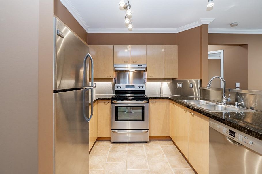 103 3625 Windcrest Drive North Vancouver, BC - 6