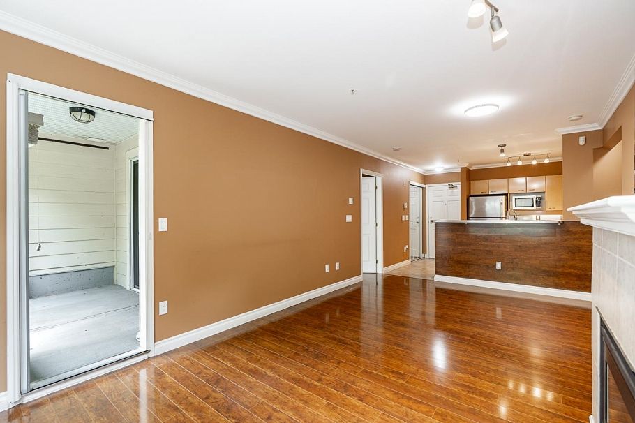 103 3625 Windcrest Drive North Vancouver, BC - 2