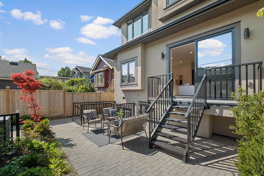 2236 E 5th Avenue Vancouver, BC - 2