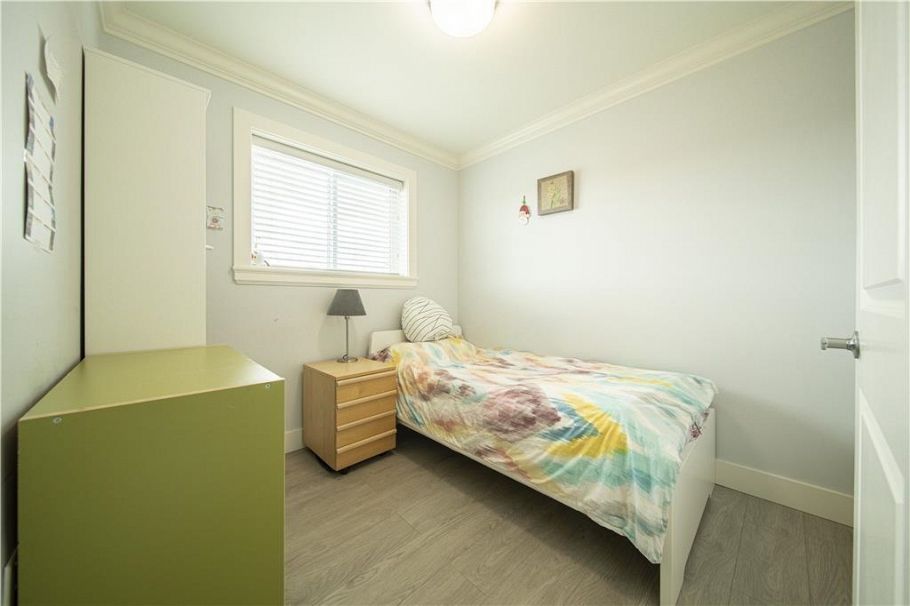 2216 Mannering Avenue Vancouver, BC - 22