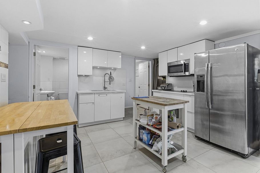 45 Renfrew Street Vancouver, BC - 9