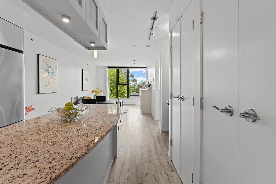 306 683 W Victoria Park North Vancouver, BC - 21