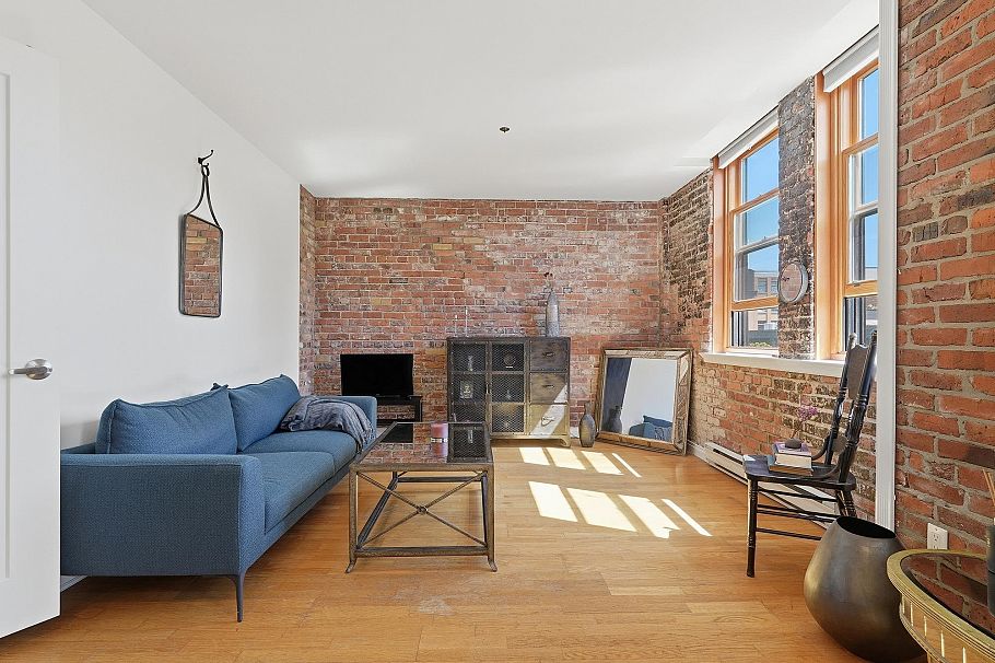 403 233 Abbott Street Vancouver, BC - 2
