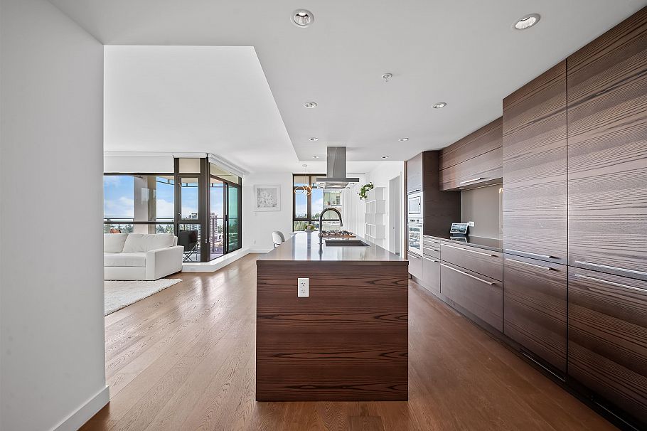 1701 5782 Berton Avenue Vancouver, BC - 2