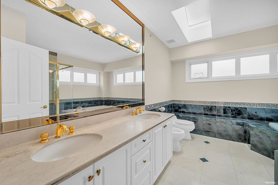 2498 W 22nd Avenue Vancouver, BC - 26