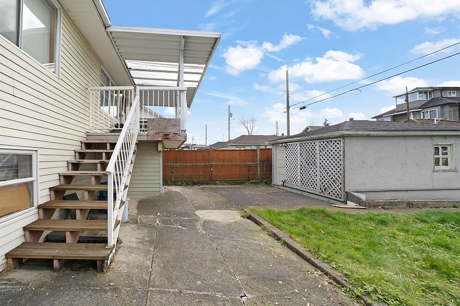 2616 Venables Street Vancouver, BC - 2