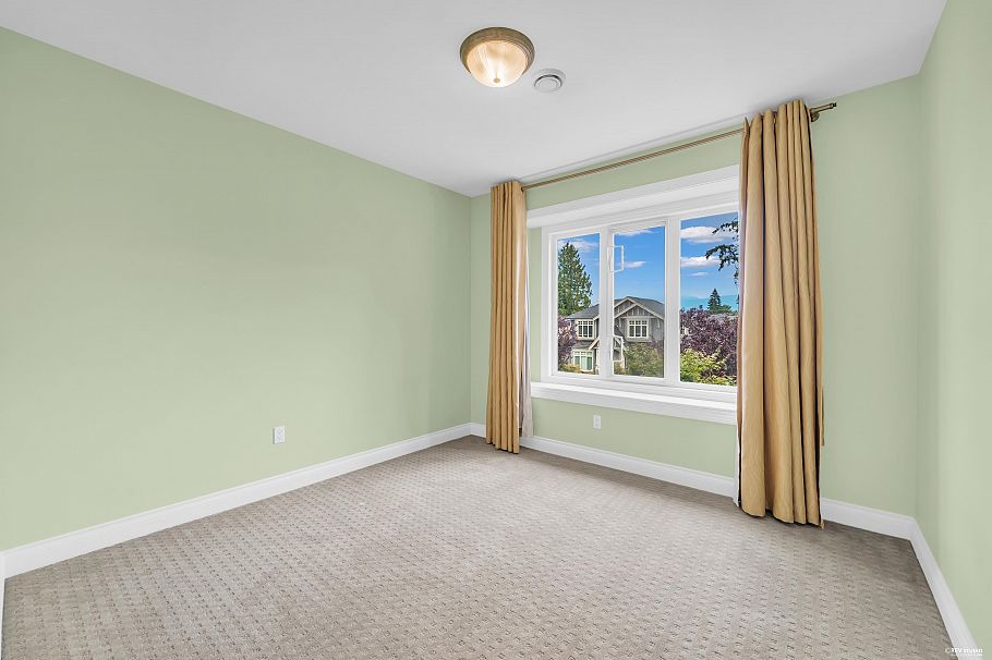 2498 W 22nd Avenue Vancouver, BC - 27