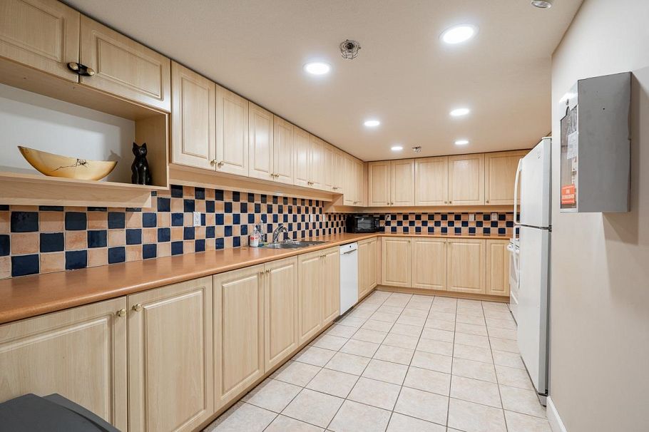 103 3625 Windcrest Drive North Vancouver, BC - 36