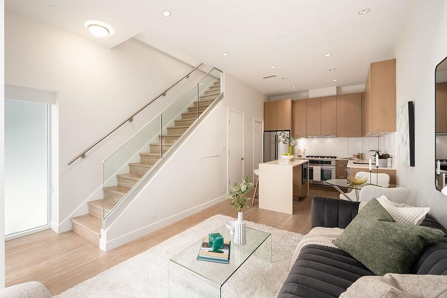 149 E 1st Avenue Vancouver, BC - 2