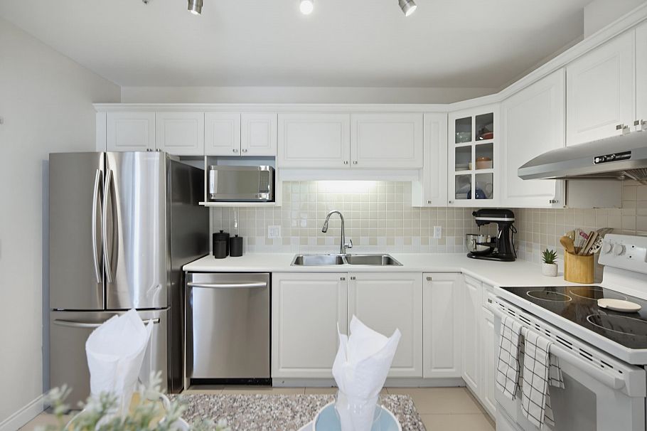 229 5735 Hampton Place Vancouver, BC - 3