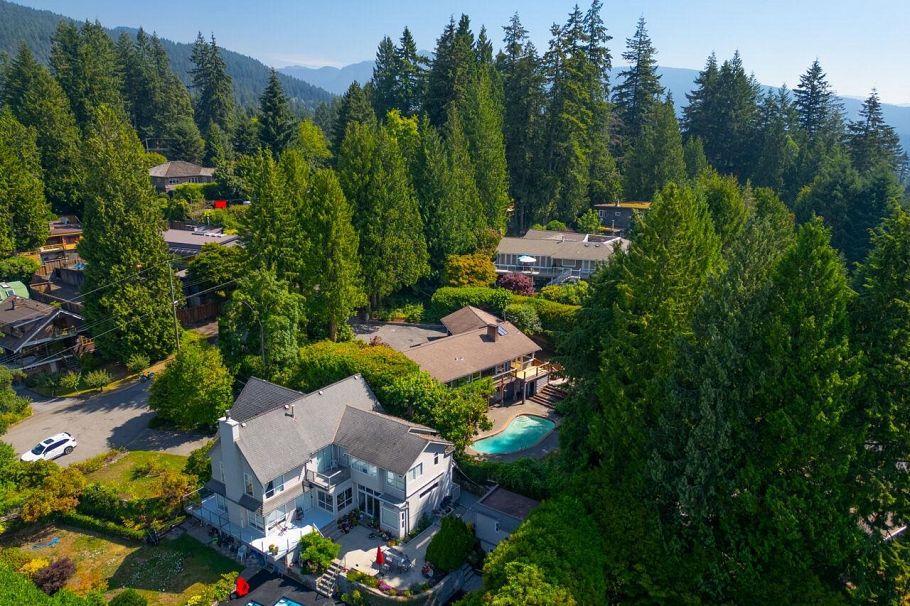 545 E Kings Road North Vancouver, BC - 33