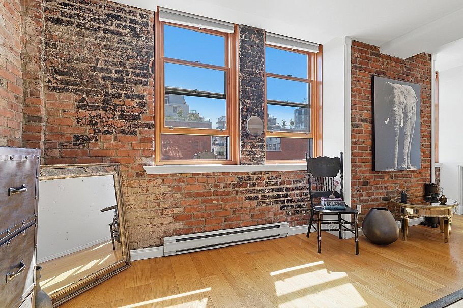 403 233 Abbott Street Vancouver, BC - 1