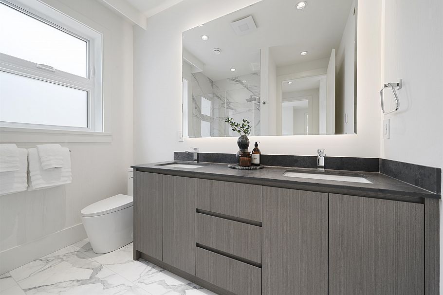 2 1958 W 60th Avenue Vancouver, BC - 17