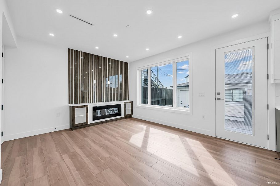 2 3344 Adanac Street Vancouver, BC - 5